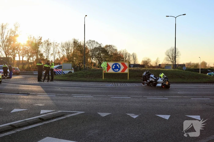 Motoragent aangereden door auto