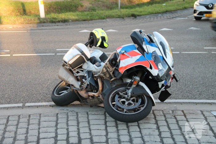 Motoragent aangereden door auto
