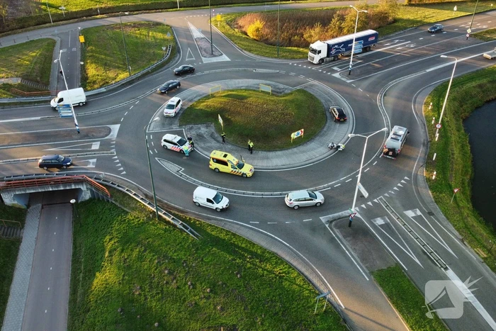 Motoragent aangereden door auto