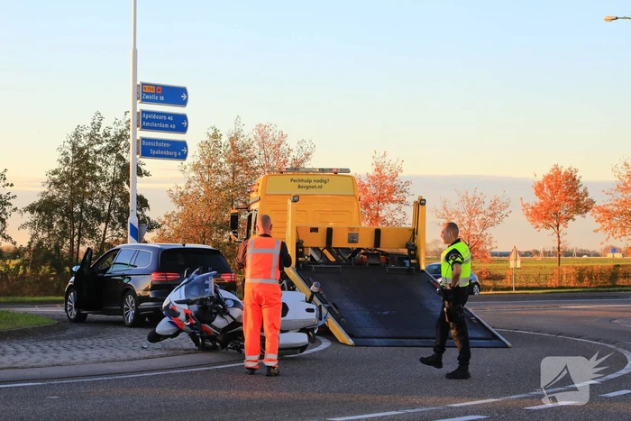 Motoragent aangereden door auto