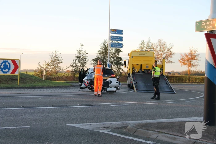 Motoragent aangereden door auto