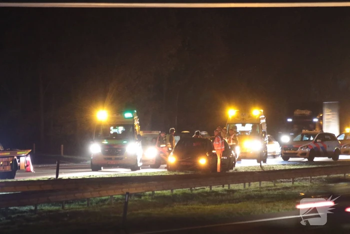 Rijbaan snelweg afgesloten na ongeval