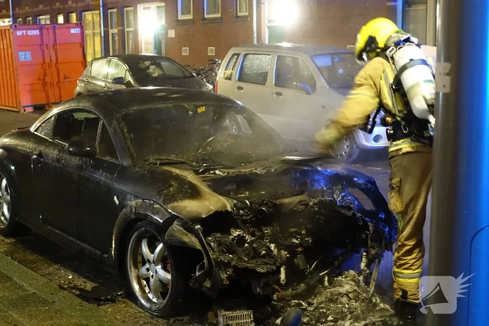 Auto volledig verwoest door brand