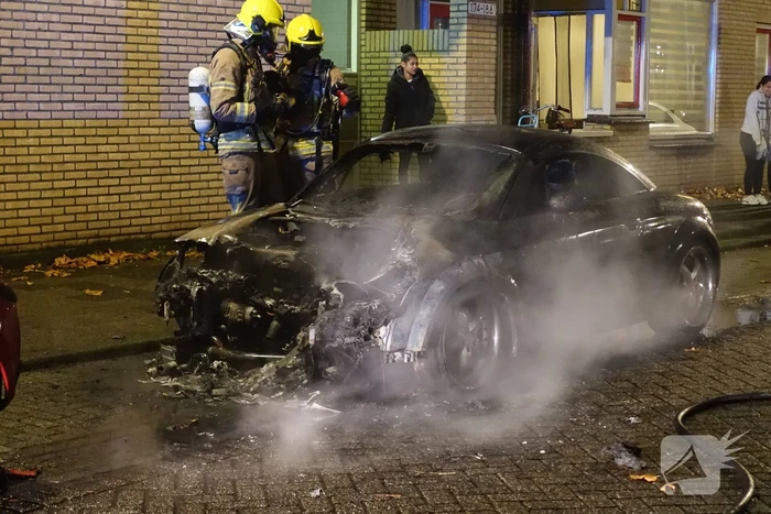 Auto volledig verwoest door brand