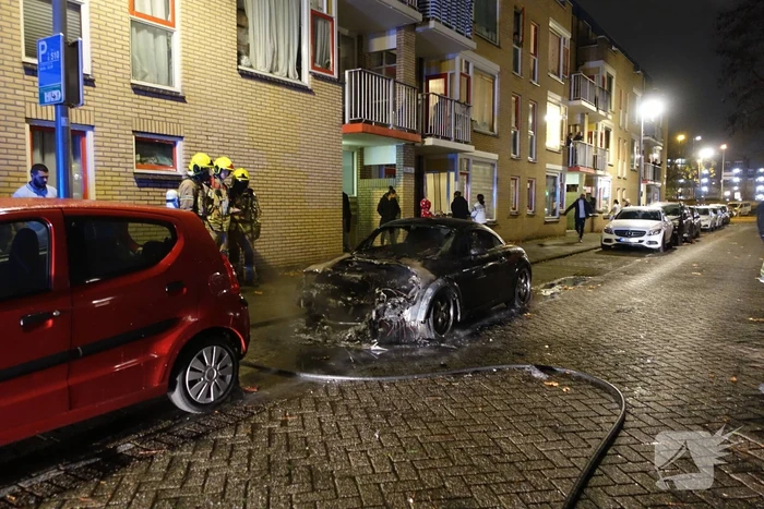 Auto volledig verwoest door brand