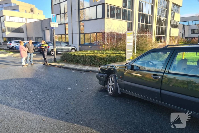 Auto belandt in bosschage na aanrijding