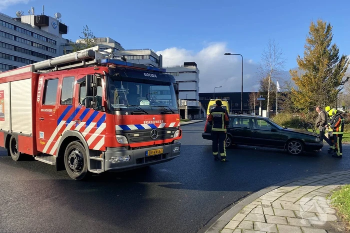 Auto belandt in bosschage na aanrijding
