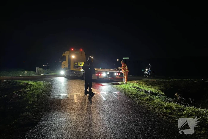 Auto belandt in sloot