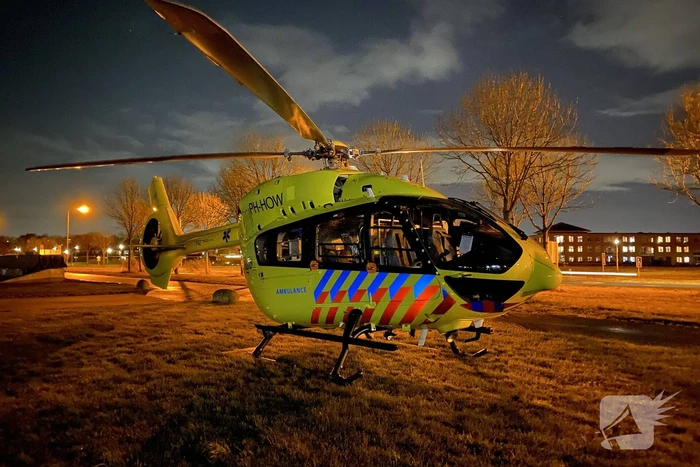 Traumahelikopter landt voor overplaatsing coronapatient