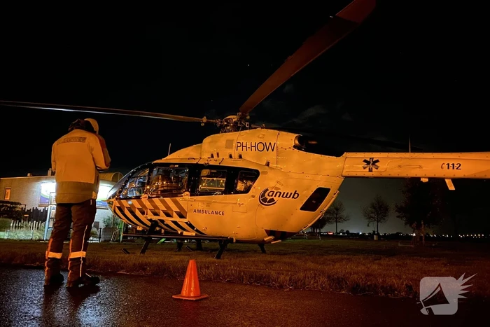 Traumahelikopter landt voor overplaatsing coronapatient