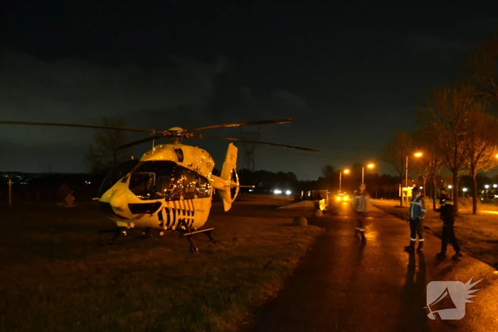 Traumahelikopter landt voor overplaatsing coronapatient