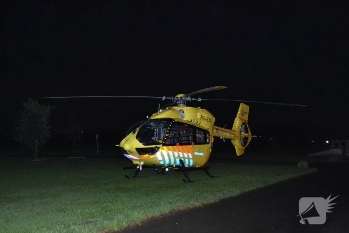 Traumahelikopter landt voor overplaatsing coronapatient