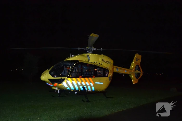 Traumahelikopter landt voor overplaatsing coronapatient