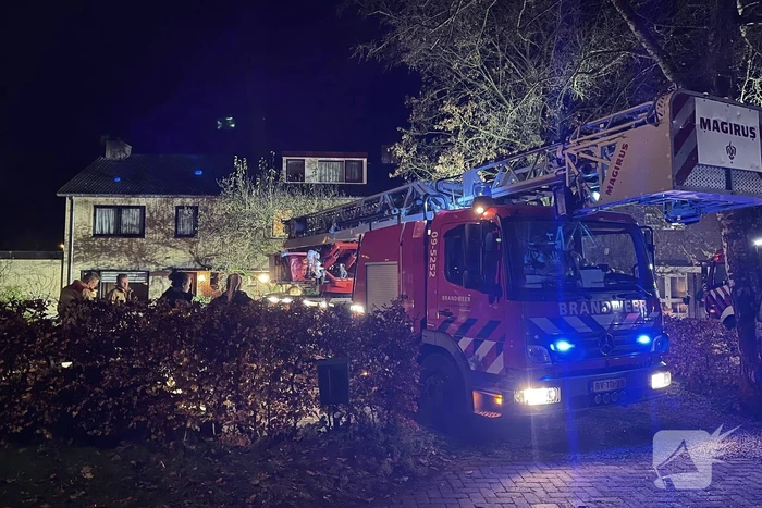 Brand in schoorsteen van woning