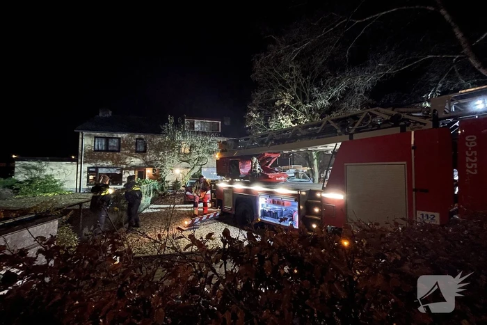 Brand in schoorsteen van woning