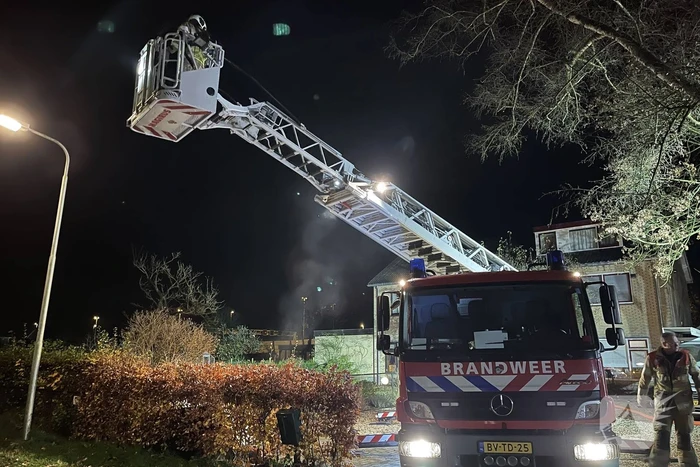 Brand in schoorsteen van woning