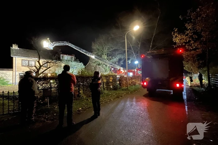 Brand in schoorsteen van woning