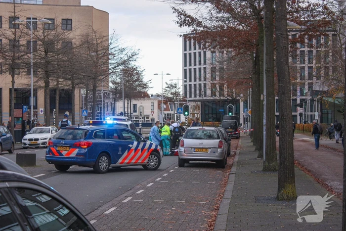 Persoon overleden in auto aangetroffen