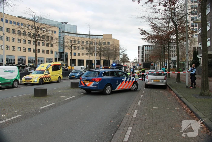 Persoon overleden in auto aangetroffen