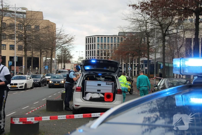 Persoon overleden in auto aangetroffen