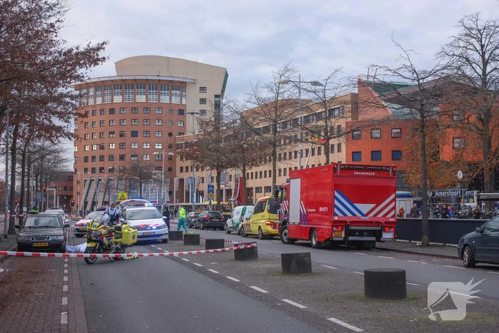 Persoon overleden in auto aangetroffen