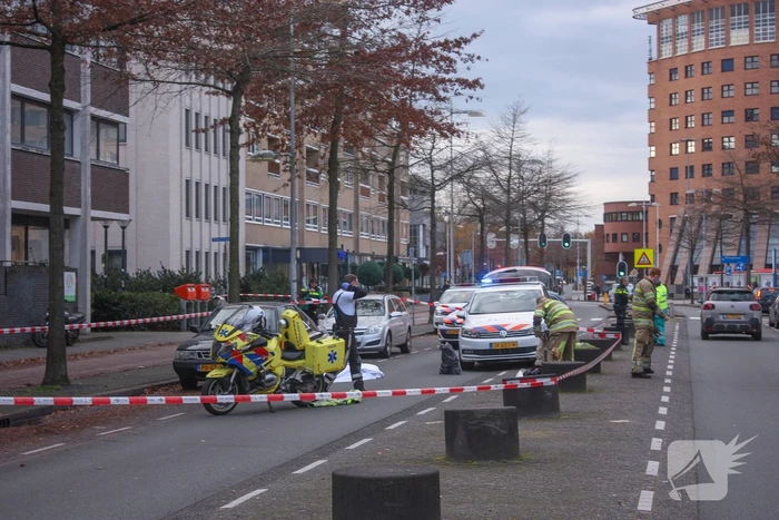 Persoon overleden in auto aangetroffen