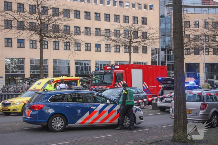 Persoon overleden in auto aangetroffen