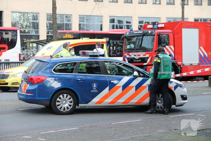 Persoon overleden in auto aangetroffen
