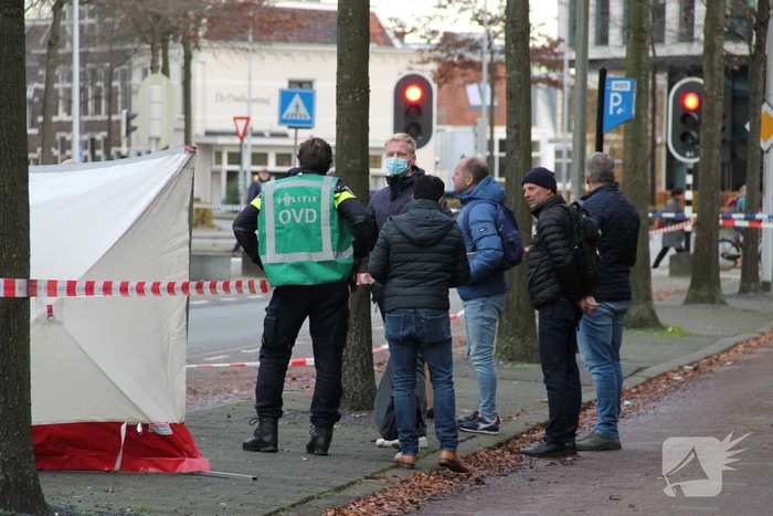 Persoon overleden in auto aangetroffen