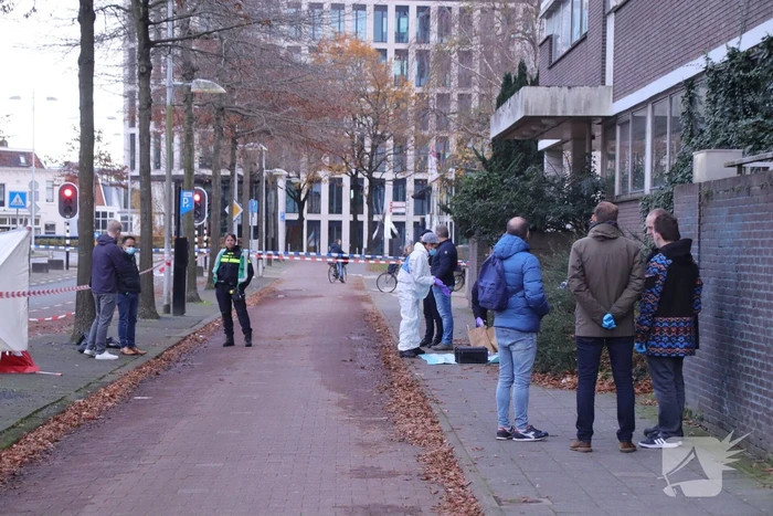 Persoon overleden in auto aangetroffen