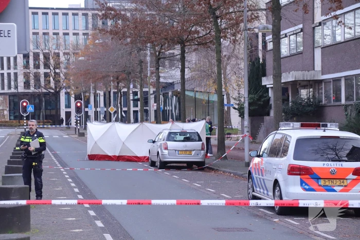Persoon overleden in auto aangetroffen