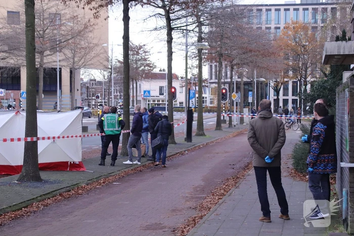 Persoon overleden in auto aangetroffen