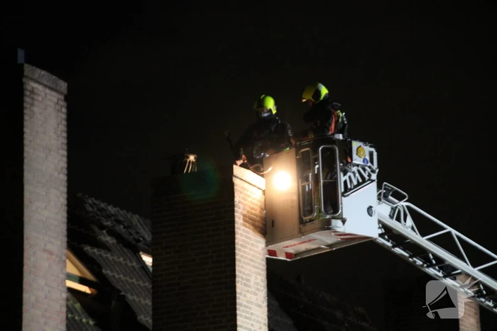 Brand in schoorsteen van woning