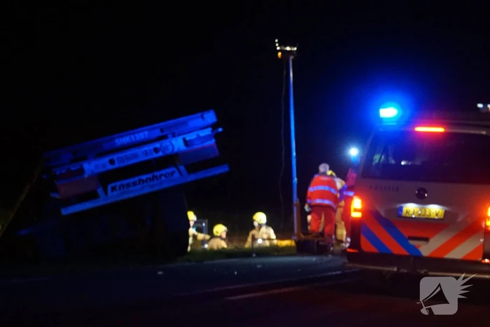 Zeer ernstig ongeval tussen vrachtwagen en bestelbus