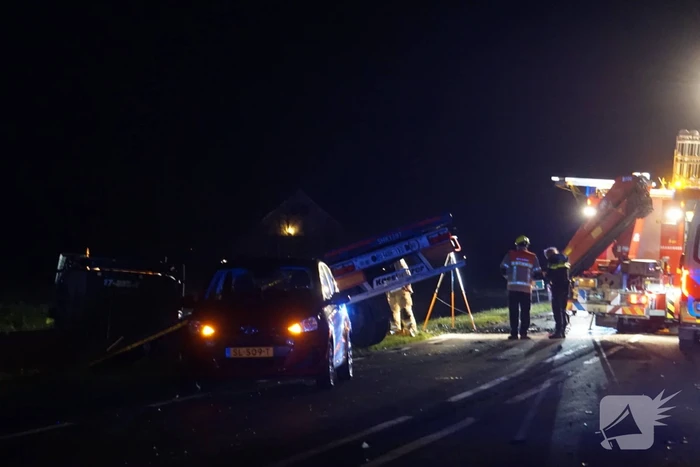 Zeer ernstig ongeval tussen vrachtwagen en bestelbus