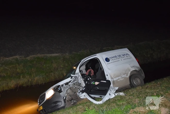 Zeer ernstig ongeval tussen vrachtwagen en bestelbus