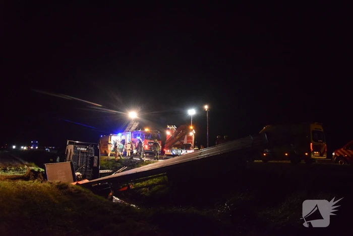 Zeer ernstig ongeval tussen vrachtwagen en bestelbus