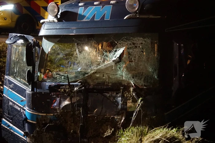 Zeer ernstig ongeval tussen vrachtwagen en bestelbus
