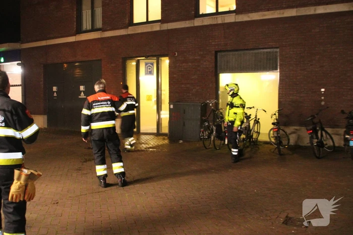 Rookontwikkeling door brand in prullenbak
