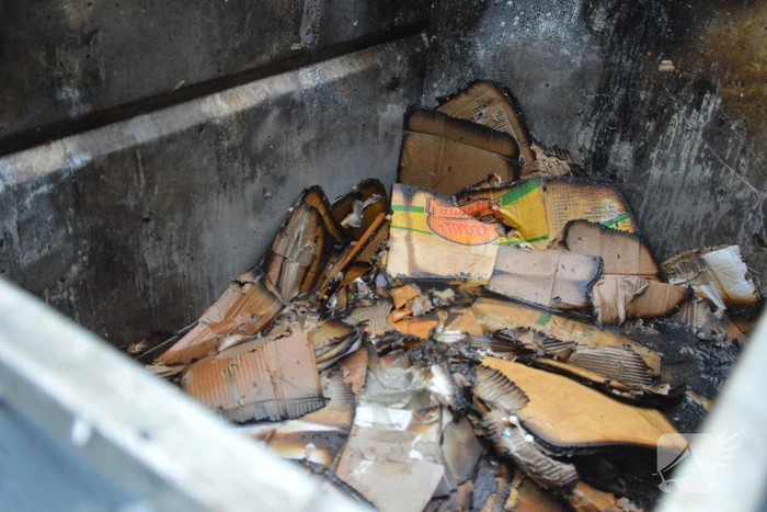 Veel rook door brand in container