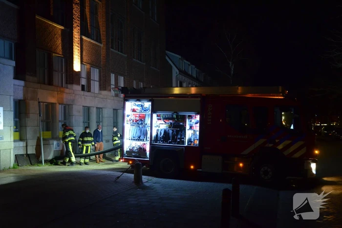 Brandweer pompt kelder vol met water leeg