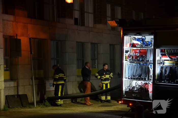 Brandweer pompt kelder vol met water leeg