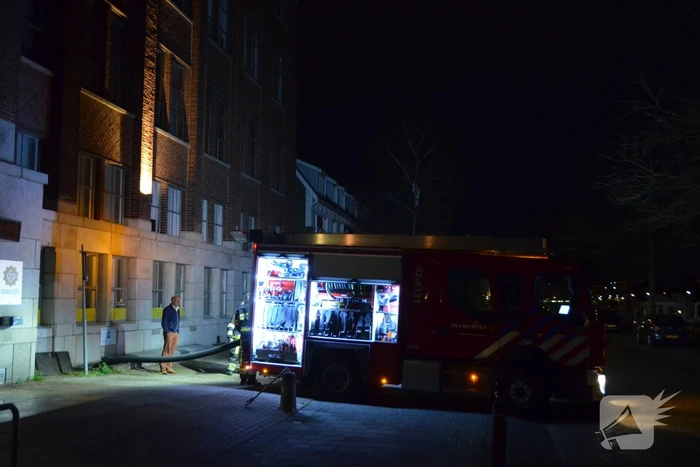 Brandweer pompt kelder vol met water leeg