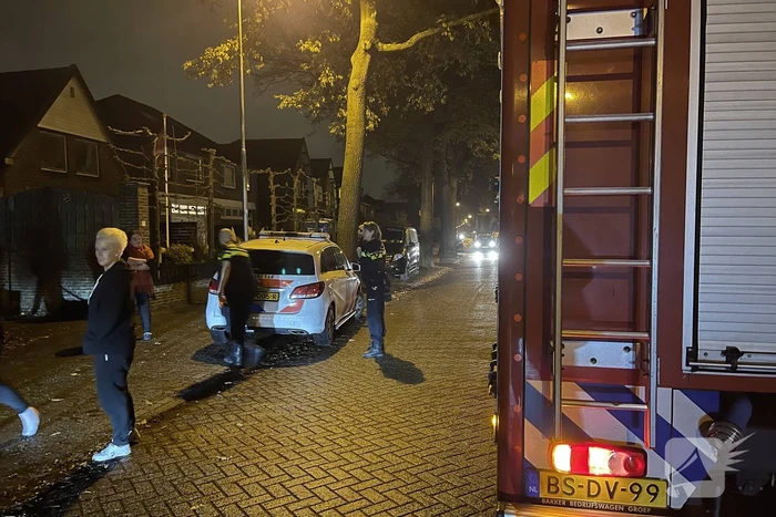 Buurtbewoners blussen buitenbrand