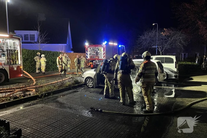 Auto volledig verwoest door brand