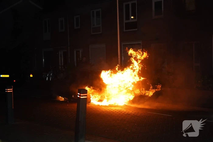 Auto volledig uitgebrand