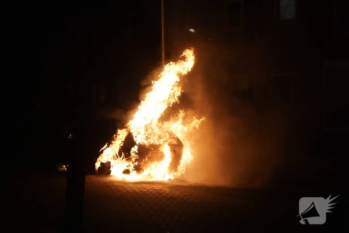Auto volledig uitgebrand