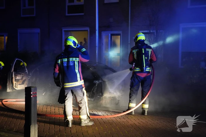 Auto volledig uitgebrand