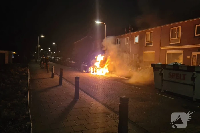 Auto volledig uitgebrand