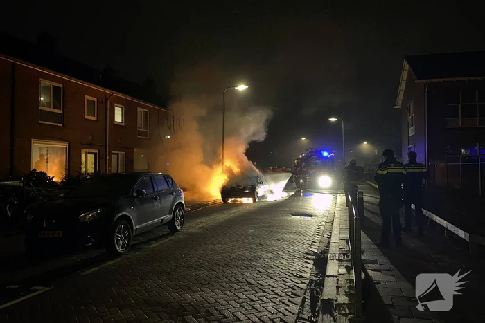 Auto volledig uitgebrand